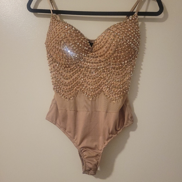 Windsor Tops - NWT Windsor Pearls & Sequins Nude Spaghetti Strap Bodysuit. Gorgeous Details!